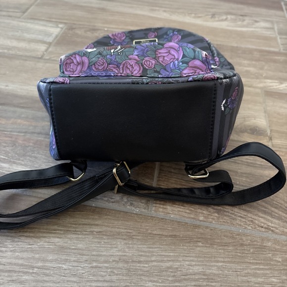 Nightmare Before Christmas Jack and Sally Bioworld Mini-Backpack - Picture 9 of 12